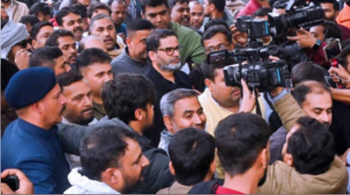 पटना में बीपीएससी परीक्षा रद्द कराने को लेकर शुरू हुआ छात्र आंदोलन बन गया राजनीतिक अखाड़ा पटना में बीपीएससी परीक्षा रद्द कराने को लेकर शुरू हुआ छात्र आंदोलन बन गया राजनीतिक अखाड़ा